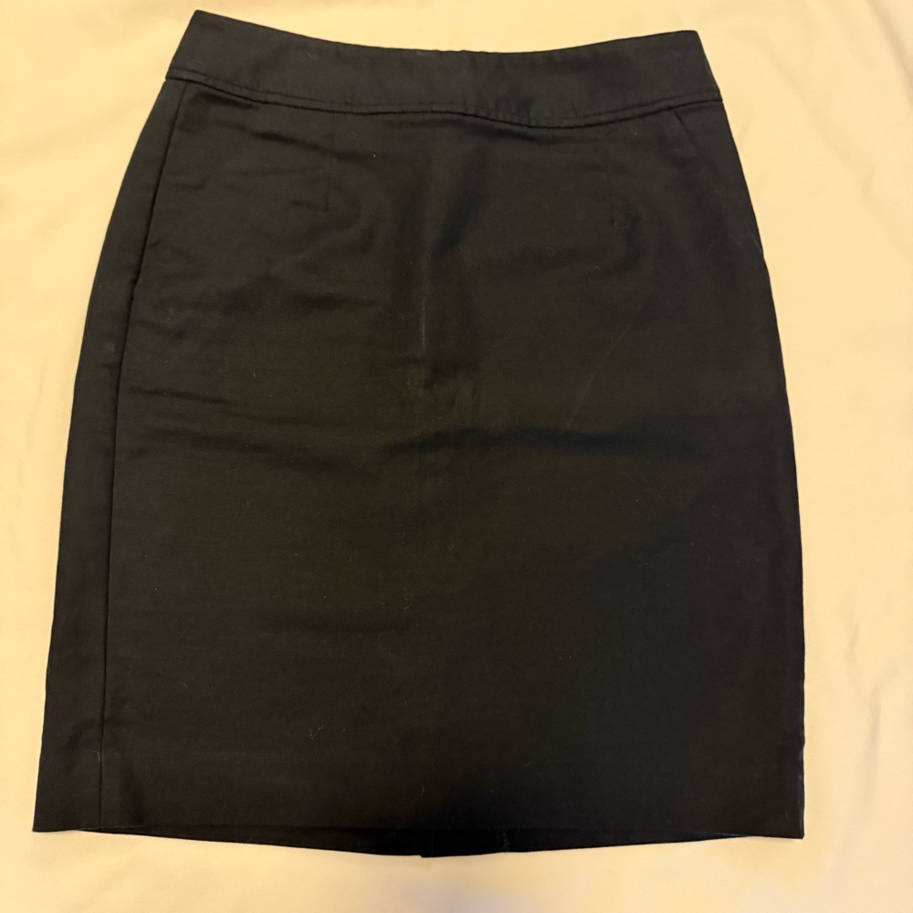 Banana Republic Classic Black Pencil Skirt - Women's Workwear Timeless Piece - 0